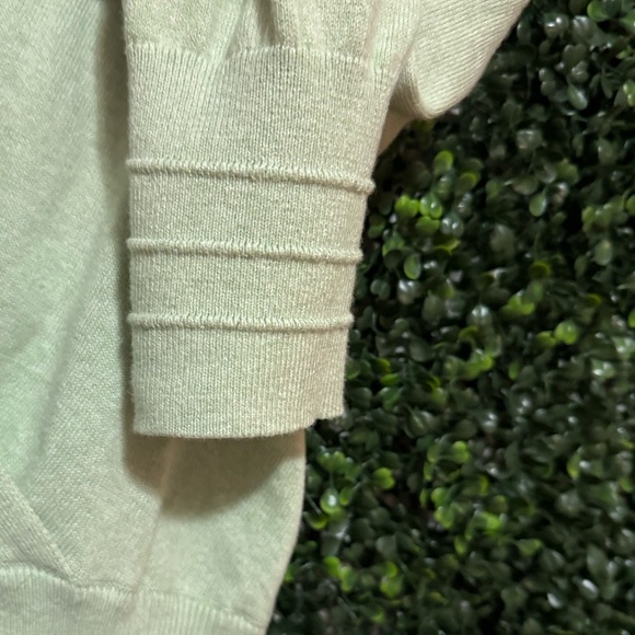 Lululemon Crossover Ribbed Waist
Sweater in Heathered Creamy Mint - Picture 10 of 12